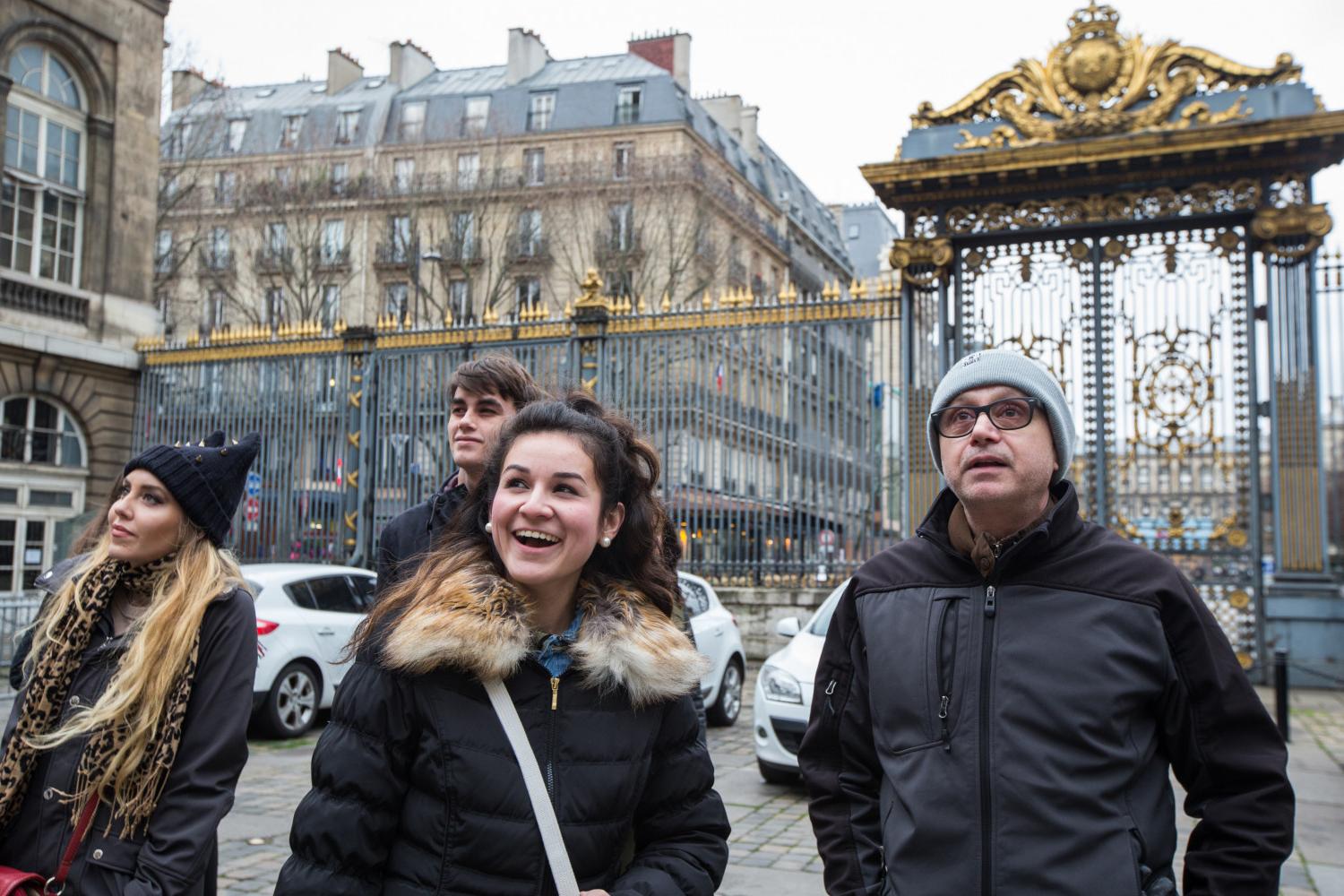 <a href='http://rtfy.ngskmc-eis.net'>bv伟德ios下载</a>学院法语教授Pascal Rollet带领学生们到巴黎游学.